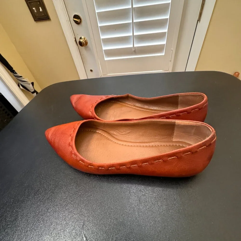 Frye kiki tan leather ballet flats with pointed toe size 8